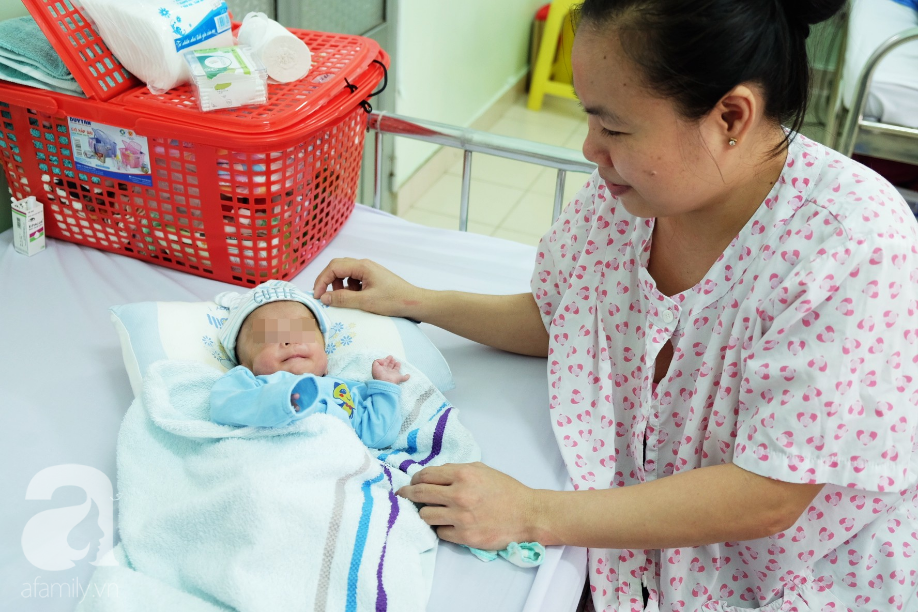 123 ngày sống sót thần kỳ của bé sơ sinh chỉ nặng 700 gram do mẹ bị nhiễm trùng ối - Ảnh 3. 123 ngày sống sót thần kỳ của bé sơ sinh chỉ nặng 700 gram do mẹ bị nhiễm trùng ối - Ảnh 3.
