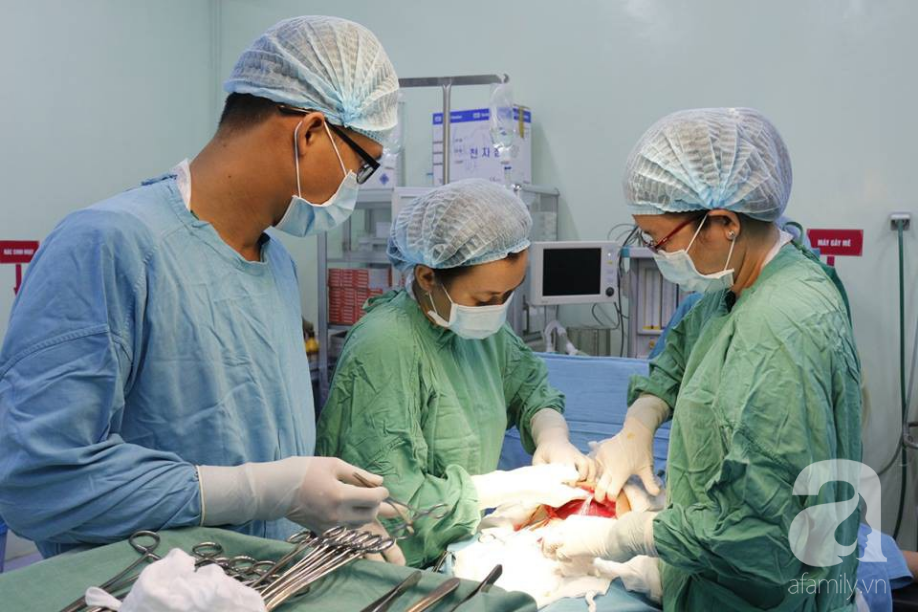 123 ngày sống sót thần kỳ của bé sơ sinh chỉ nặng 700 gram do mẹ bị nhiễm trùng ối - Ảnh 1. 123 ngày sống sót thần kỳ của bé sơ sinh chỉ nặng 700 gram do mẹ bị nhiễm trùng ối - Ảnh 1.