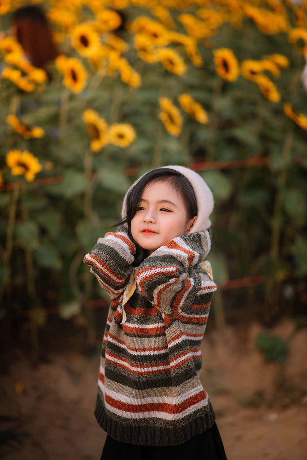 Tái xuất trong bộ ảnh mới, công chúa mùa cúc họa mi lại khiến các mẹ muốn sinh ngay 2 chị em gái - Ảnh 13. Tái xuất trong bộ ảnh mới, công chúa mùa cúc họa mi lại khiến các mẹ muốn sinh ngay 2 chị em gái - Ảnh 13.
