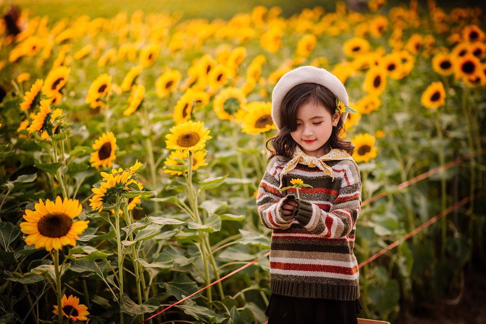 Tái xuất trong bộ ảnh mới, công chúa mùa cúc họa mi lại khiến các mẹ muốn sinh ngay 2 chị em gái - Ảnh 6. Tái xuất trong bộ ảnh mới, công chúa mùa cúc họa mi lại khiến các mẹ muốn sinh ngay 2 chị em gái - Ảnh 6.