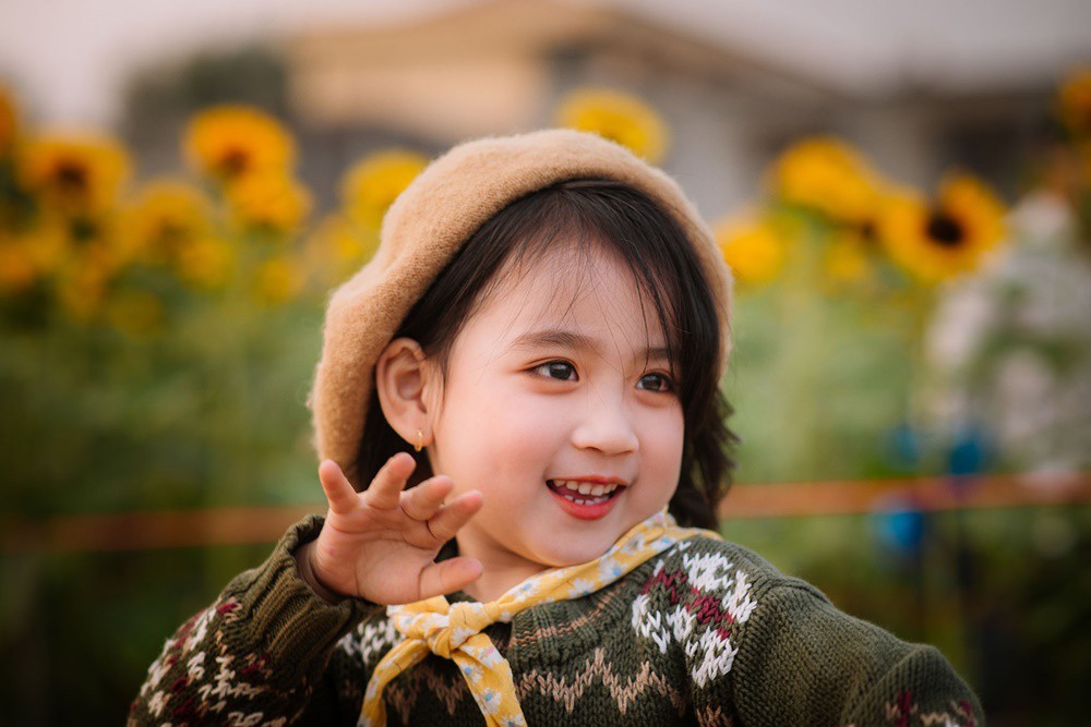 Tái xuất trong bộ ảnh mới, công chúa mùa cúc họa mi lại khiến các mẹ muốn sinh ngay 2 chị em gái - Ảnh 16. Tái xuất trong bộ ảnh mới, công chúa mùa cúc họa mi lại khiến các mẹ muốn sinh ngay 2 chị em gái - Ảnh 16.