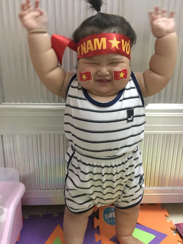 Mới 11 tháng tuổi, bé gái ú na ú nần đã nặng 14kg khiến các mẹ không thể tin vào mắt mình - Ảnh 1. Mới 11 tháng tuổi, bé gái ú na ú nần đã nặng 14kg khiến các mẹ không thể tin vào mắt mình - Ảnh 1.