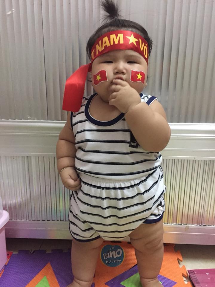 Mới 11 tháng tuổi, bé gái ú na ú nần đã nặng 14kg khiến các mẹ không thể tin vào mắt mình - Ảnh 2. Mới 11 tháng tuổi, bé gái ú na ú nần đã nặng 14kg khiến các mẹ không thể tin vào mắt mình - Ảnh 2.