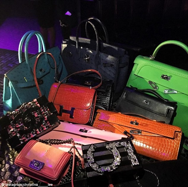 Loạt ảnh cho thấy mức độ gi&agrave;u c&oacute; khủng khiếp của c&aacute;c tiểu thư giới thượng lưu ở Trung Quốc - Ảnh 12.