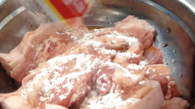 Tôi học người Thái làm món thịt chiên giòn tanh tách, vàng ươm dễ ợt, cả nhà ăn một lần mà nhớ mãi không quên - Ảnh 2.