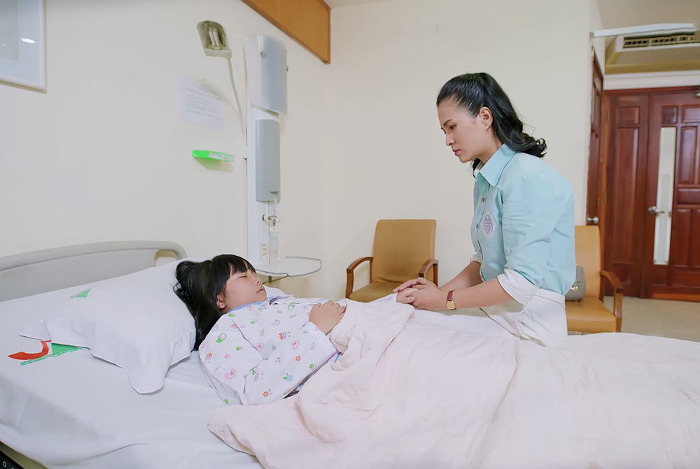 Gạo nếp gạo tẻ: Phúc nổi điên cho Kiệt ăn tát vì bỏ con ngất xỉu ở cổng trường, lý do lại là Hân! - Ảnh 3. Gạo nếp gạo tẻ: Phúc nổi điên cho Kiệt ăn tát vì bỏ con ngất xỉu ở cổng trường, lý do lại là Hân! - Ảnh 3.
