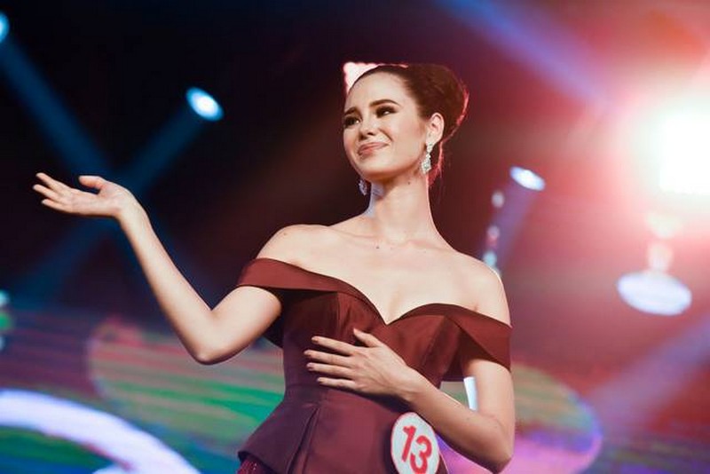 Hành trình dậy thì thành công từ thời thơ bé cho tới khi trưởng thành của Tân Hoa hậu Hoàn vũ 2018 - Ảnh 18. Hành trình dậy thì thành công từ thời thơ bé cho tới khi trưởng thành của Tân Hoa hậu Hoàn vũ 2018 - Ảnh 18.
