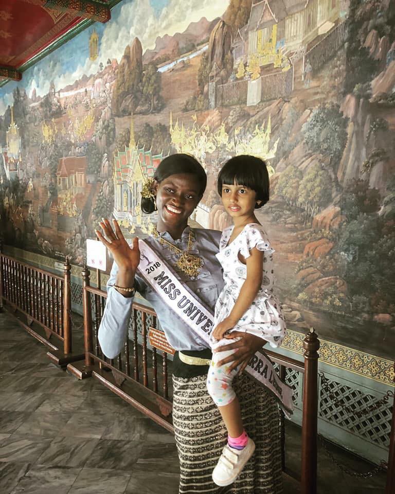 Câu chuyện cảm động về thí sinh Miss Universe 2018: Dự thi muộn vì quá nghèo, nhưng nhận cái kết ấm lòng từ người dân Thái - Ảnh 2. Câu chuyện cảm động về thí sinh Miss Universe 2018: Dự thi muộn vì quá nghèo, nhưng nhận cái kết ấm lòng từ người dân Thái - Ảnh 2.