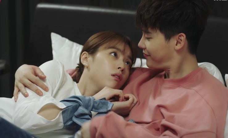 Bạn của chồng thường xuyên rủ đi hát karaoke tay vịn, vợ trẻ chẳng cần ra mặt nhưng vẫn xử lý ngon ơ - Ảnh 1. Bạn của chồng thường xuyên rủ đi hát karaoke tay vịn, vợ trẻ chẳng cần ra mặt nhưng vẫn xử lý ngon ơ - Ảnh 1.