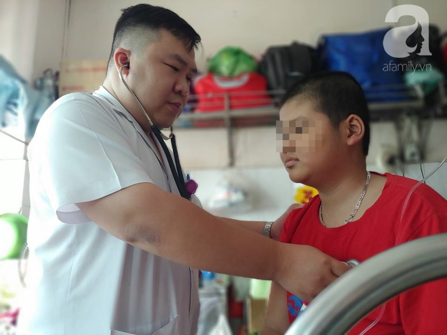 Mắt bất ngờ sưng to, bé trai mang bệnh ung thư: Cảnh báo căn bệnh 80% người mắc bị tái phát sau điều trị - Ảnh 7. Mắt bất ngờ sưng to, bé trai mang bệnh ung thư: Cảnh báo căn bệnh 80% người mắc bị tái phát sau điều trị - Ảnh 7.