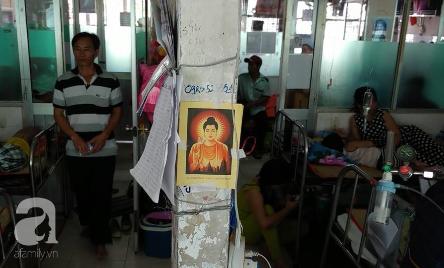 Mắt bất ngờ sưng to, bé trai mang bệnh ung thư: Cảnh báo căn bệnh 80% người mắc bị tái phát sau điều trị - Ảnh 4. Mắt bất ngờ sưng to, bé trai mang bệnh ung thư: Cảnh báo căn bệnh 80% người mắc bị tái phát sau điều trị - Ảnh 4.