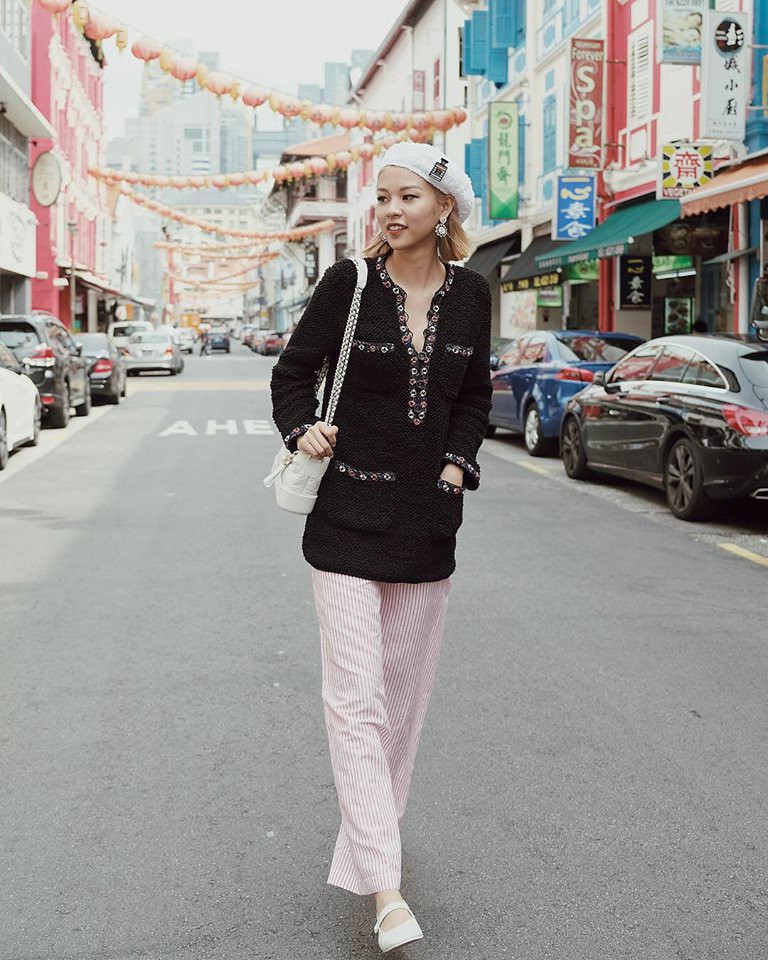 Cạch nhau là thế, bỗng nhiên Ninh Dương Lan Ngọc và Angela Phương Trinh lại có điểm chung lạ kỳ trong street style - Ảnh 13. Cạch nhau là thế, bỗng nhiên Ninh Dương Lan Ngọc và Angela Phương Trinh lại có điểm chung lạ kỳ trong street style - Ảnh 13.
