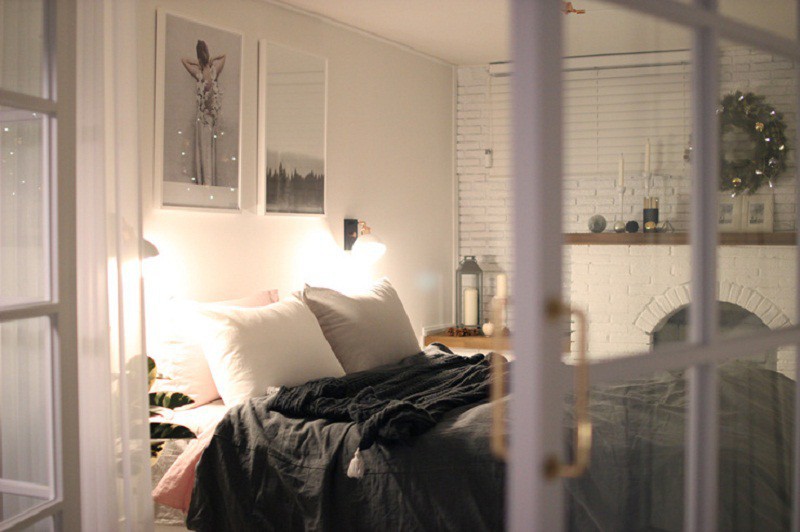 Ngỡ ngàng trước màn lột xác từ văn phòng tẻ nhạt sang phòng ngủ ấm áp, đậm màu không khí Giáng sinh - Ảnh 15. Ngỡ ngàng trước màn lột xác từ văn phòng tẻ nhạt sang phòng ngủ ấm áp, đậm màu không khí Giáng sinh - Ảnh 15.