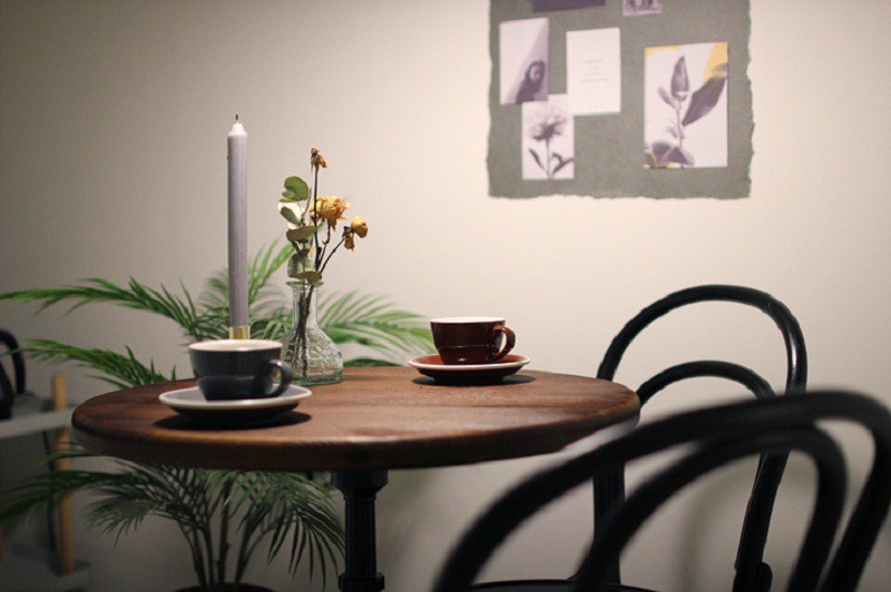 Ngỡ ngàng trước màn lột xác từ văn phòng tẻ nhạt sang phòng ngủ ấm áp, đậm màu không khí Giáng sinh - Ảnh 16. Ngỡ ngàng trước màn lột xác từ văn phòng tẻ nhạt sang phòng ngủ ấm áp, đậm màu không khí Giáng sinh - Ảnh 16.