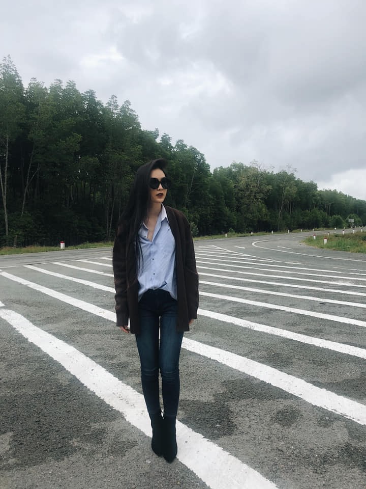 Cạch nhau là thế, bỗng nhiên Ninh Dương Lan Ngọc và Angela Phương Trinh lại có điểm chung lạ kỳ trong street style - Ảnh 17. Cạch nhau là thế, bỗng nhiên Ninh Dương Lan Ngọc và Angela Phương Trinh lại có điểm chung lạ kỳ trong street style - Ảnh 17.