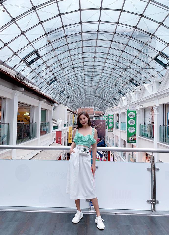 Cạch nhau là thế, bỗng nhiên Ninh Dương Lan Ngọc và Angela Phương Trinh lại có điểm chung lạ kỳ trong street style - Ảnh 20. Cạch nhau là thế, bỗng nhiên Ninh Dương Lan Ngọc và Angela Phương Trinh lại có điểm chung lạ kỳ trong street style - Ảnh 20.