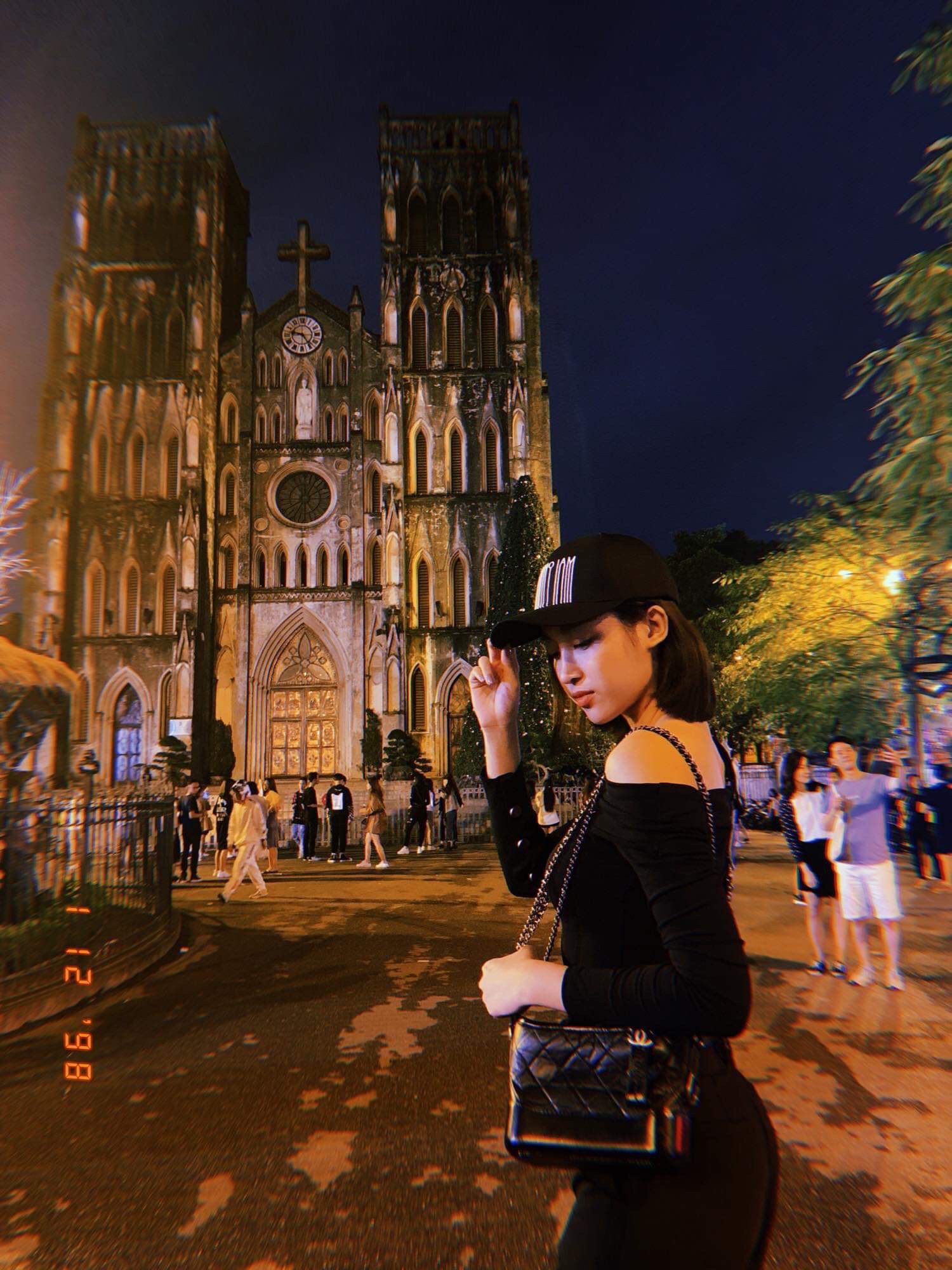 Cạch nhau là thế, bỗng nhiên Ninh Dương Lan Ngọc và Angela Phương Trinh lại có điểm chung lạ kỳ trong street style - Ảnh 5. Cạch nhau là thế, bỗng nhiên Ninh Dương Lan Ngọc và Angela Phương Trinh lại có điểm chung lạ kỳ trong street style - Ảnh 5.
