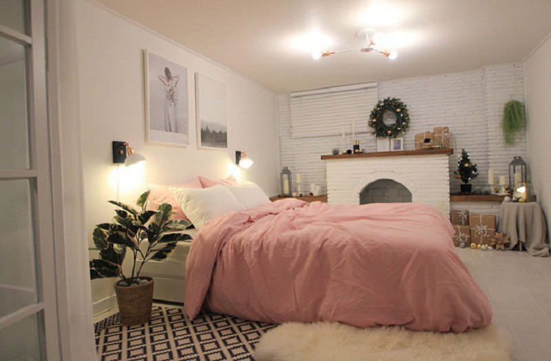 Ngỡ ngàng trước màn lột xác từ văn phòng tẻ nhạt sang phòng ngủ ấm áp, đậm màu không khí Giáng sinh - Ảnh 7. Ngỡ ngàng trước màn lột xác từ văn phòng tẻ nhạt sang phòng ngủ ấm áp, đậm màu không khí Giáng sinh - Ảnh 7.