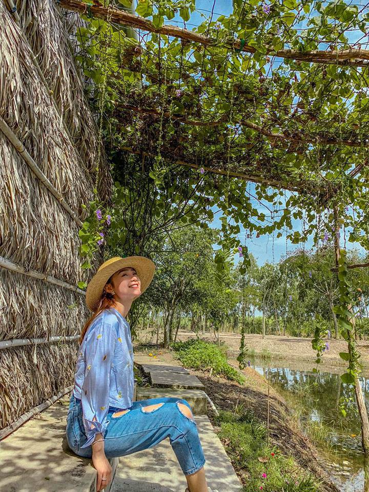 Cạch nhau là thế, bỗng nhiên Ninh Dương Lan Ngọc và Angela Phương Trinh lại có điểm chung lạ kỳ trong street style - Ảnh 9. Cạch nhau là thế, bỗng nhiên Ninh Dương Lan Ngọc và Angela Phương Trinh lại có điểm chung lạ kỳ trong street style - Ảnh 9.