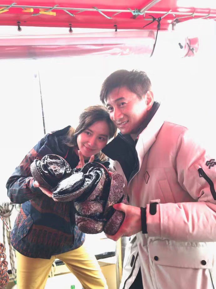 Mẹ Ngô Kỳ Long xác nhận con dâu Lưu Thi Thi đã mang thai 5 tháng nhưng câu trả lời lại bị chỉ trích - Ảnh 3. Mẹ Ngô Kỳ Long xác nhận con dâu Lưu Thi Thi đã mang thai 5 tháng nhưng câu trả lời lại bị chỉ trích - Ảnh 3.