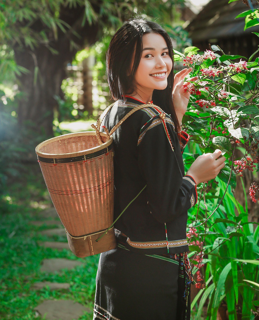 Cô nàng rắc rối bị ghét nhất The Face chia sẻ về mối quan hệ với HHen Niê - Ảnh 2. Cô nàng rắc rối bị ghét nhất The Face chia sẻ về mối quan hệ với HHen Niê - Ảnh 2.