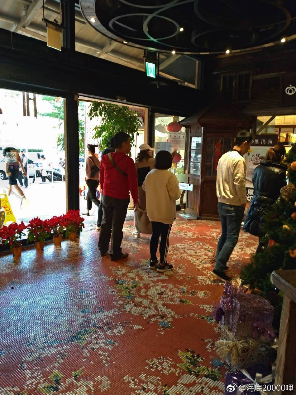 Mẹ Ngô Kỳ Long xác nhận con dâu Lưu Thi Thi đã mang thai 5 tháng nhưng câu trả lời lại bị chỉ trích - Ảnh 1. Mẹ Ngô Kỳ Long xác nhận con dâu Lưu Thi Thi đã mang thai 5 tháng nhưng câu trả lời lại bị chỉ trích - Ảnh 1.