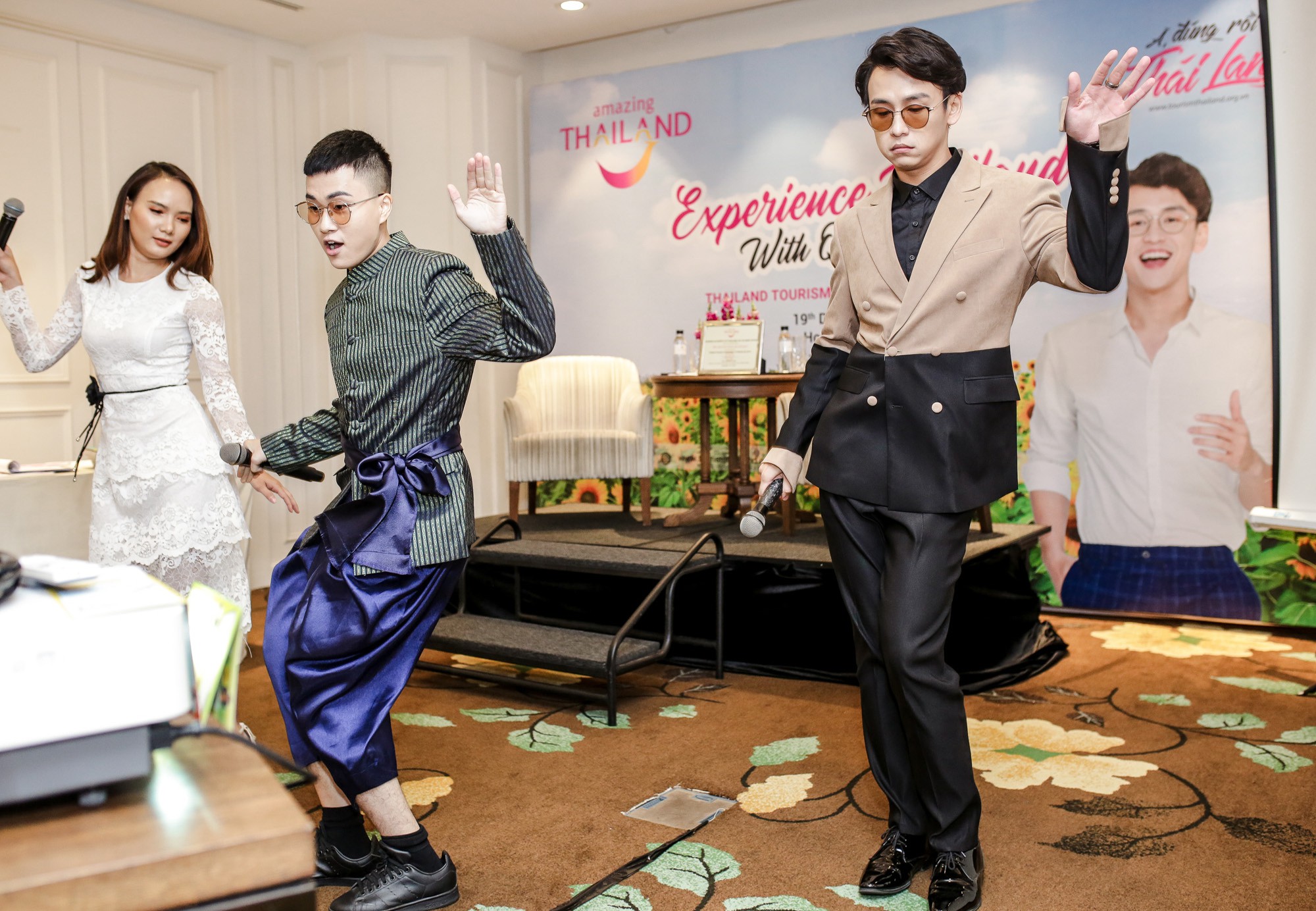 MC Quang Bảo than khổ khi bị Lê Thiện Hiếu bắt ép nhảy múa - Ảnh 4. MC Quang Bảo than khổ khi bị Lê Thiện Hiếu bắt ép nhảy múa - Ảnh 4.