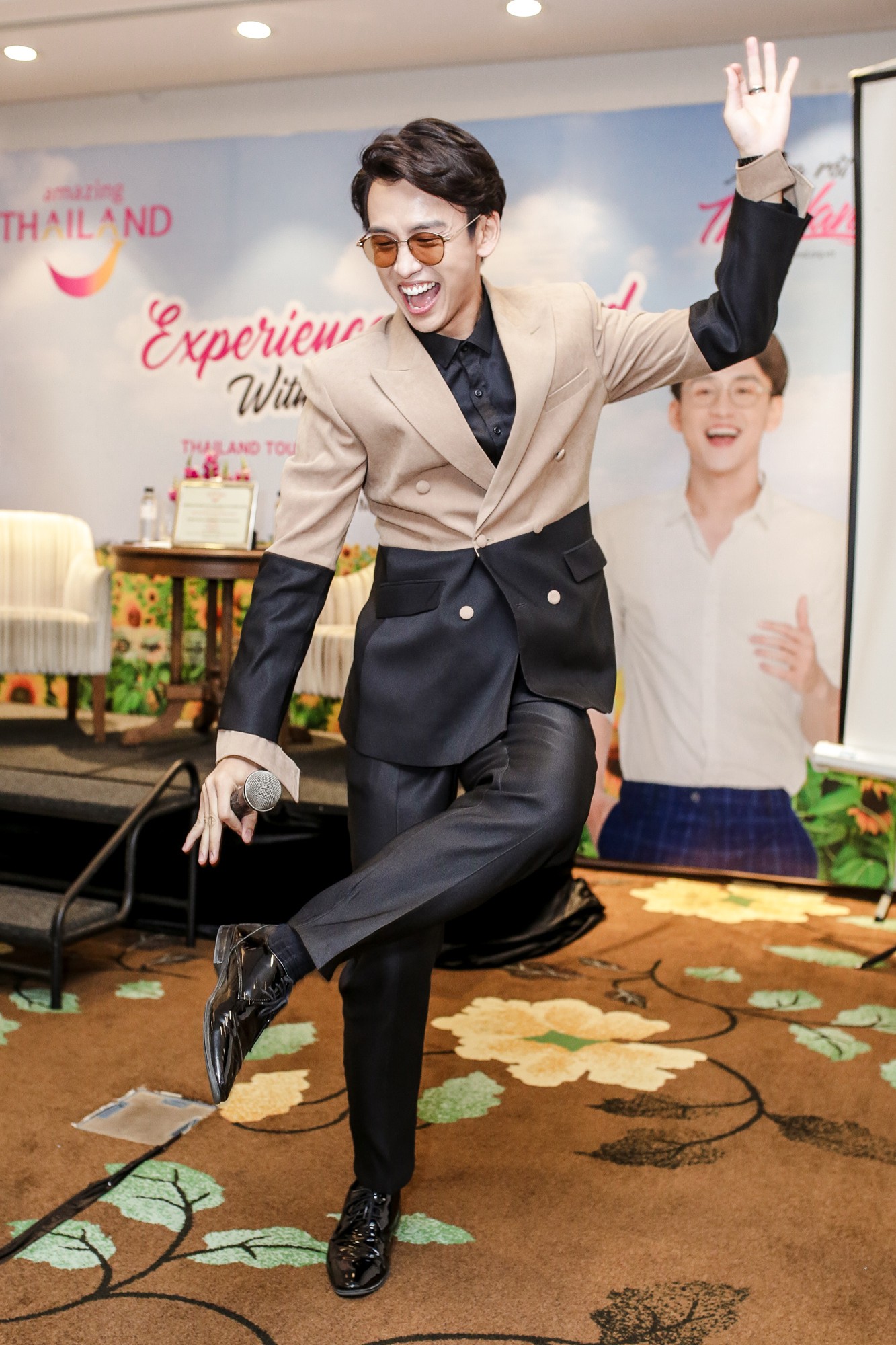 MC Quang Bảo than khổ khi bị Lê Thiện Hiếu bắt ép nhảy múa - Ảnh 6. MC Quang Bảo than khổ khi bị Lê Thiện Hiếu bắt ép nhảy múa - Ảnh 6.