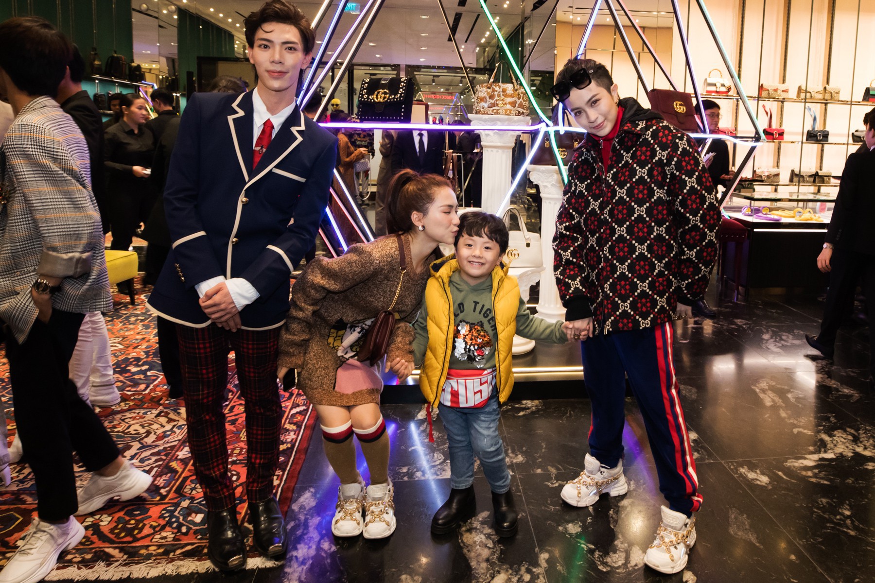 Mọi đôi bạn thân cũ đều hội tụ tại sự kiện Gucci: Kỳ Duyên đụng độ Jolie Nguyễn, Chi Pu tái ngộ Gil Lê - Ảnh 13. Mọi đôi bạn thân cũ đều hội tụ tại sự kiện Gucci: Kỳ Duyên đụng độ Jolie Nguyễn, Chi Pu tái ngộ Gil Lê - Ảnh 13.