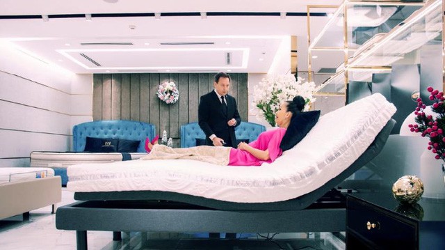 &ldquo;Người đẹp kh&ocirc;ng tuổi&rdquo; Diễm My g&acirc;y bất ngờ khi mua qu&agrave; tiền tỉ tặng chồng con nh&acirc;n dịp Gi&aacute;ng Sinh - Ảnh 8.