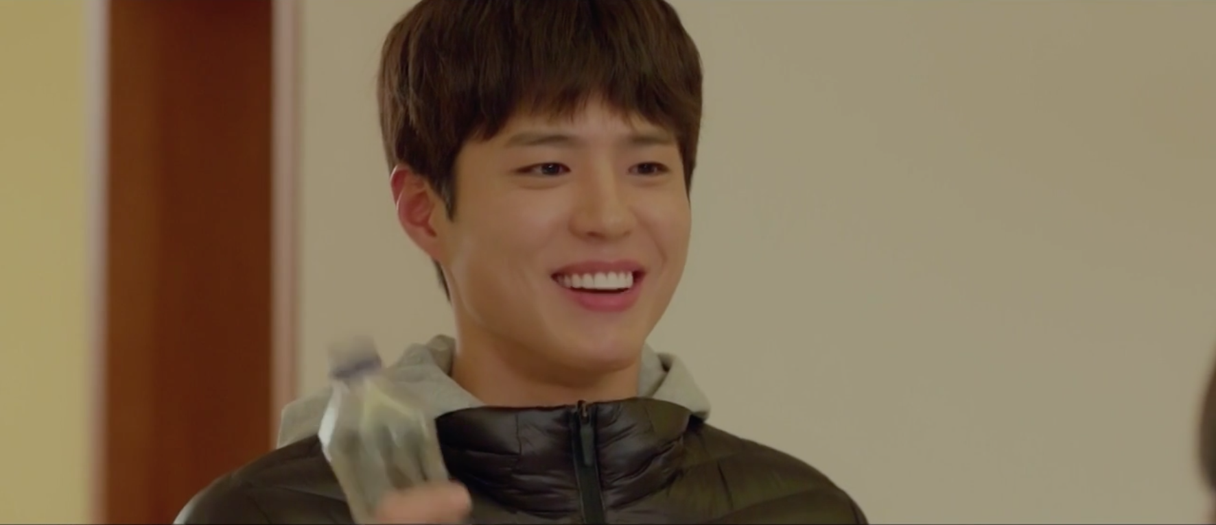 Mỗi khi thấy nhớ chị đại Song Hye Kyo, phi công trẻ Park Bo Gum sẽ làm điều ngây ngô này - Ảnh 5. Mỗi khi thấy nhớ chị đại Song Hye Kyo, phi công trẻ Park Bo Gum sẽ làm điều ngây ngô này - Ảnh 5.