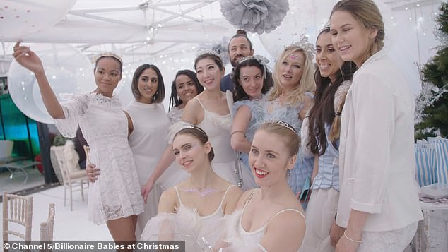 Hội rich kid Anh Quốc khoe qu&agrave; Gi&aacute;ng sinh sớm, to&agrave;n trang sức, h&agrave;ng hiệu tiền tỷ - Ảnh 4.