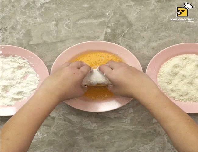 Có ai ngờ rán trứng cuộn xong làm thêm một bước đơn giản nữa là nâng tầm món ăn thành siêu phẩm trong nháy mắt - Ảnh 6.