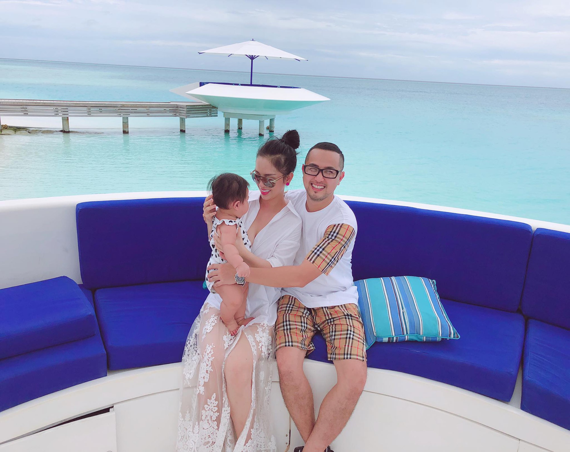 Thích thú với vẻ ngoài vô cùng đáng yêu của con gái Trang Pilla, chưa tròn 1 tuổi nhưng đã sắp được lên chức chị - Ảnh 8. Thích thú với vẻ ngoài vô cùng đáng yêu của con gái Trang Pilla, chưa tròn 1 tuổi nhưng đã sắp được lên chức chị - Ảnh 8.