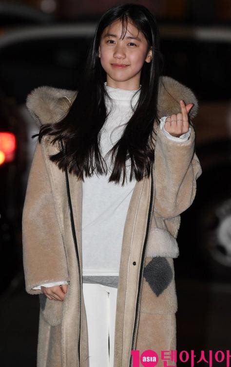 Park Shin Hye tạo kiểu t&oacute;c mới cực lạ lẫm thu h&uacute;t sự ch&uacute; &yacute; - Ảnh 15.