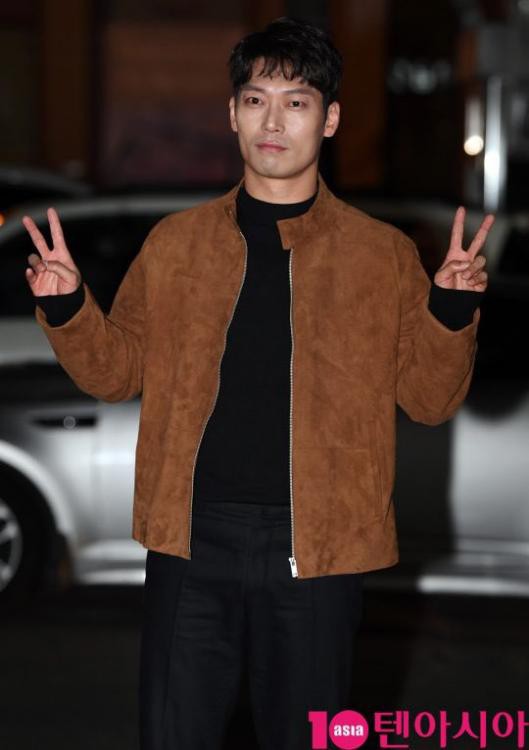 Park Shin Hye tạo kiểu t&oacute;c mới cực lạ lẫm thu h&uacute;t sự ch&uacute; &yacute; - Ảnh 14.