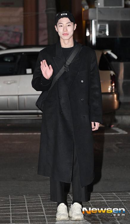 Park Shin Hye tạo kiểu t&oacute;c mới cực lạ lẫm thu h&uacute;t sự ch&uacute; &yacute; - Ảnh 12.