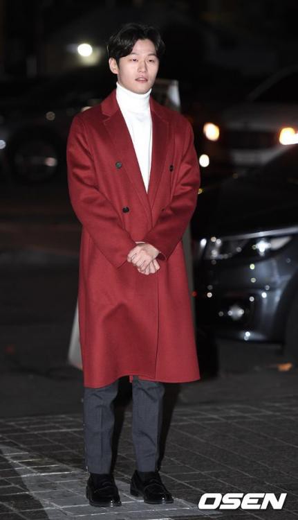 Park Shin Hye tạo kiểu t&oacute;c mới cực lạ lẫm thu h&uacute;t sự ch&uacute; &yacute; - Ảnh 10.