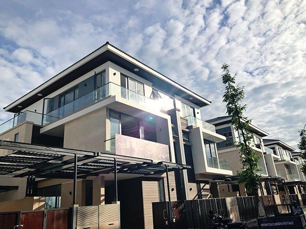 Cuộc sống gi&agrave;u c&oacute; trong 2 căn biệt thự xa hoa, ri&ecirc;ng hồ c&aacute; đ&atilde; hơn 1 tỷ của Cao Th&aacute;i Sơn - Ảnh 4.