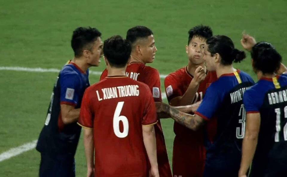 Giữa lúc căng thẳng trận lượt về lên cao, Đình Trọng sơ vin lần đầu tiên biến thành Trọng gắt bênh đồng đội - Ảnh 1. Giữa lúc căng thẳng trận lượt về lên cao, Đình Trọng sơ vin lần đầu tiên biến thành Trọng gắt bênh đồng đội - Ảnh 1.