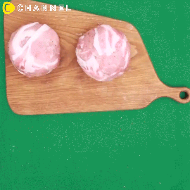 Cuốn thịt ba chỉ vào quả cà chua rồi chiên vàng lên, nghe kỳ lạ nhưng chị em cứ thử đi rồi sẽ phải ngạc nhiên với kết quả - Ảnh 7. Cuốn thịt ba chỉ vào quả cà chua rồi chiên vàng lên, nghe kỳ lạ nhưng chị em cứ thử đi rồi sẽ phải ngạc nhiên với kết quả - Ảnh 7.