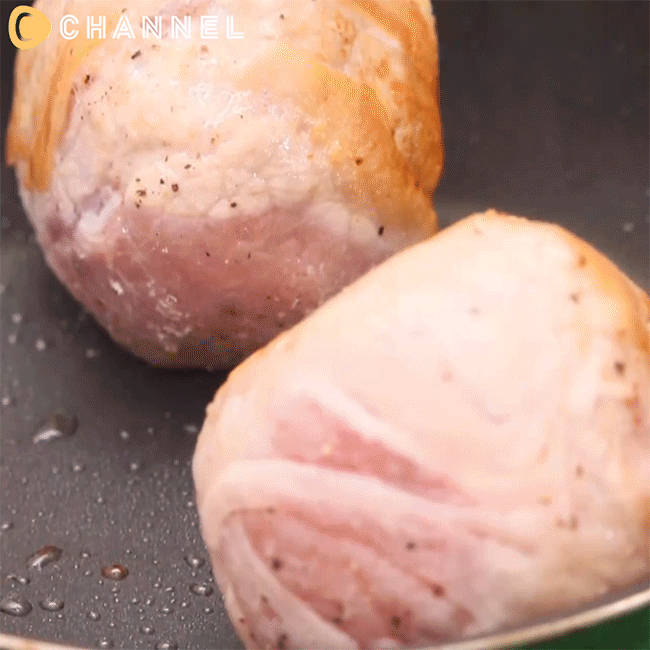 Cuốn thịt ba chỉ vào quả cà chua rồi chiên vàng lên, nghe kỳ lạ nhưng chị em cứ thử đi rồi sẽ phải ngạc nhiên với kết quả - Ảnh 8. Cuốn thịt ba chỉ vào quả cà chua rồi chiên vàng lên, nghe kỳ lạ nhưng chị em cứ thử đi rồi sẽ phải ngạc nhiên với kết quả - Ảnh 8.