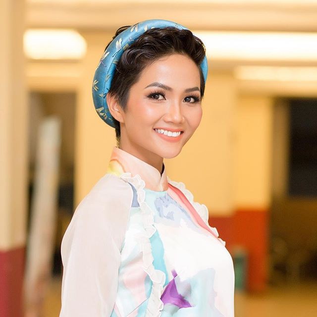 Chẳng ai nhận ra Hoa hậu HHen Niê khi cô nối tóc dài và trang điểm đậm nét - Ảnh 2.