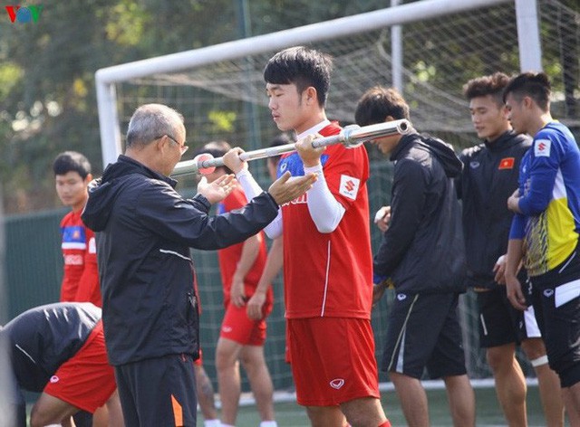 Vì sao ông Park Hang Seo lại thêm đậu phụ và sữa vào khẩu phần ăn của các cầu thủ U23? - Ảnh 1. Vì sao ông Park Hang Seo lại thêm đậu phụ và sữa vào khẩu phần ăn của các cầu thủ U23? - Ảnh 1.