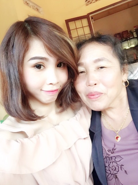 Con gái đi lấy chồng xa, cả năm có cái Tết mới về thăm bố mẹ được chiêu đãi nguyên con lợn thịt - Ảnh 1.