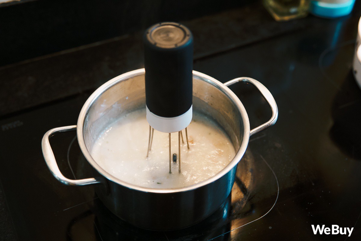 Những tưởng dùng máy khuấy nồi được rảnh tay làm việc khác, ngờ đâu nó lại vô dụng như vậy - Ảnh 5. Những tưởng dùng máy khuấy nồi được rảnh tay làm việc khác, ngờ đâu nó lại vô dụng như vậy - Ảnh 5.