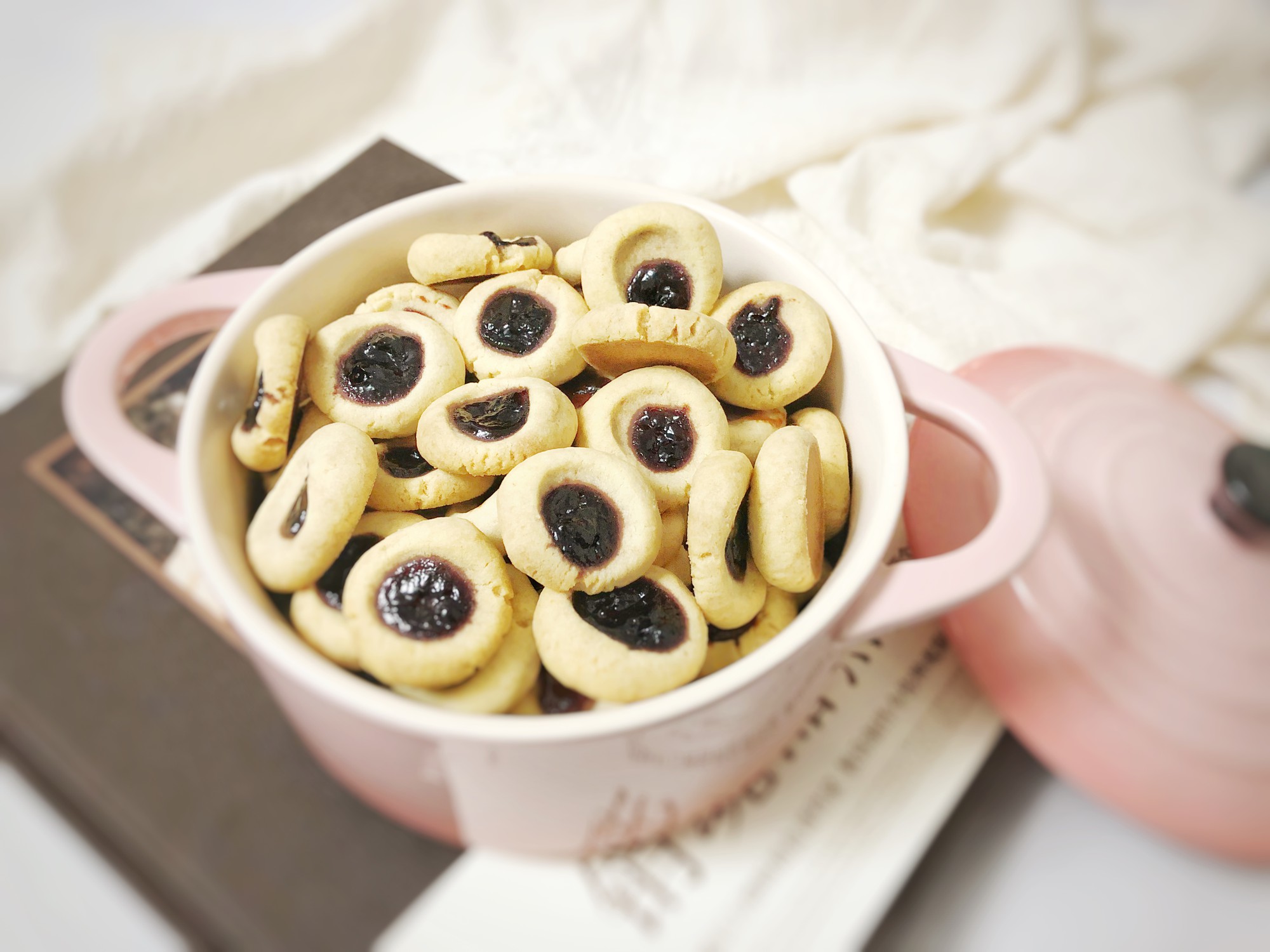 Làm bánh quy bơ vị trái cây giòn ngon thơm ngon - Ảnh 5. Làm bánh quy bơ vị trái cây giòn ngon thơm ngon - Ảnh 5.