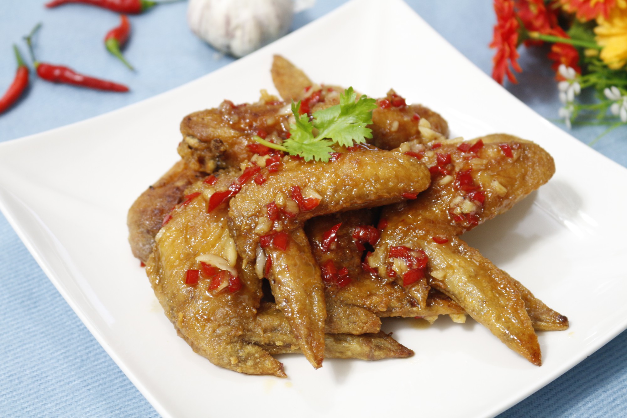 Ngày lạnh xuýt xoa ăn cơm với cánh gà chiên mắm ớt siêu ngon - Ảnh 7. Ngày lạnh xuýt xoa ăn cơm với cánh gà chiên mắm ớt siêu ngon - Ảnh 7.