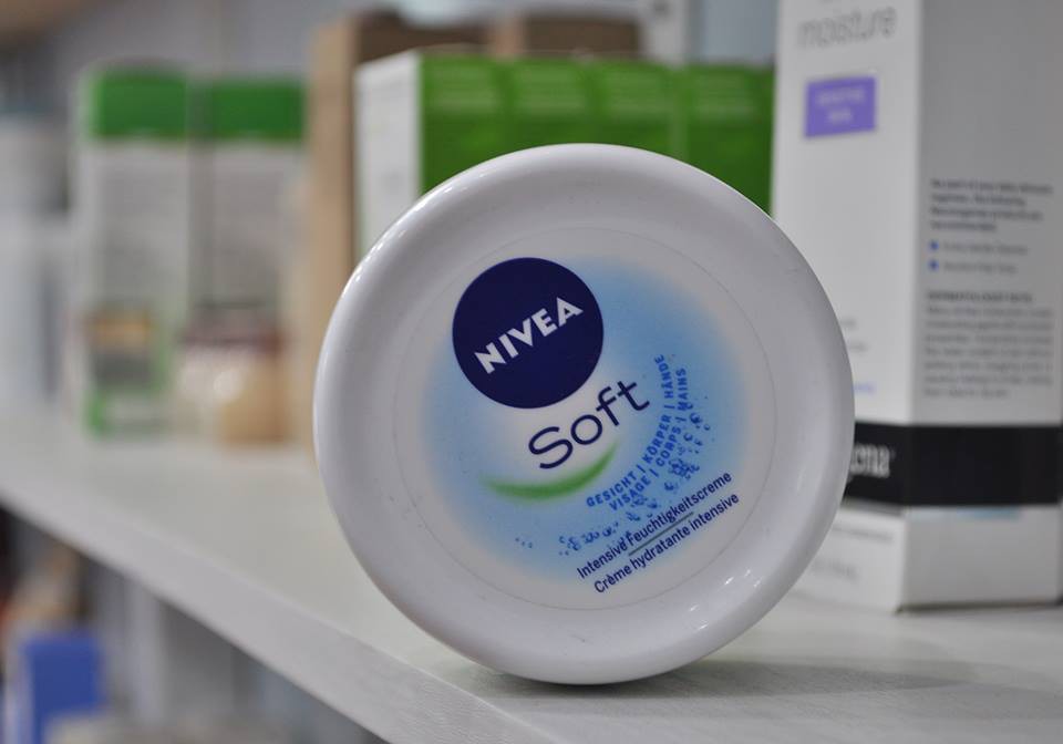 Tiện một công đi sắm Tết, các nàng có thể ngó nghiêng thêm 5 dòng kem giá chưa đến 300 ngàn mà dưỡng ẩm cực siêu - Ảnh 12. Tiện một công đi sắm Tết, các nàng có thể ngó nghiêng thêm 5 dòng kem giá chưa đến 300 ngàn mà dưỡng ẩm cực siêu - Ảnh 12.