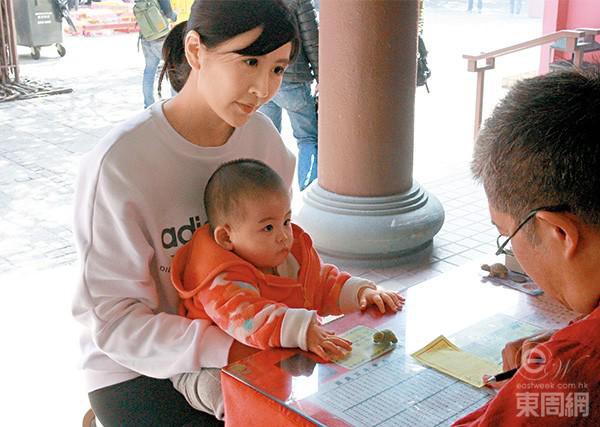 Cuộc đời đẫm nước mắt của nàng Á hậu từng khiến bao đại gia say mê: Bị bạn trai ép phá thai, con gái bị điếc bẩm sinh - Ảnh 12.